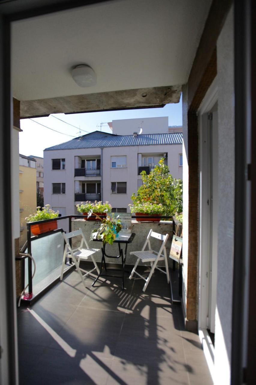 Brick Apartment On Macedonia Pedestrian Street Skopje Exterior photo